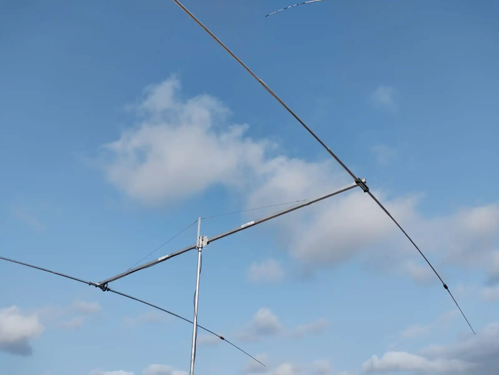 ANTENA DIRECIONAL YAGI-UDA 2 ELEMENTOS, 40 METROS – KV240