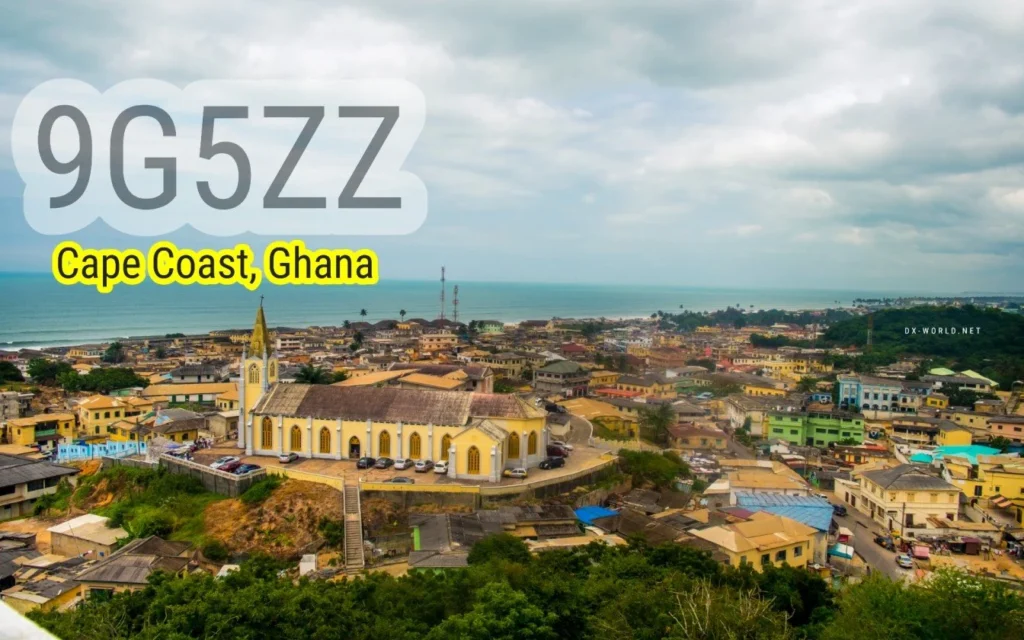 Vista panorâmica de Cape Coast, Gana, com destaque para o 9G5ZZ