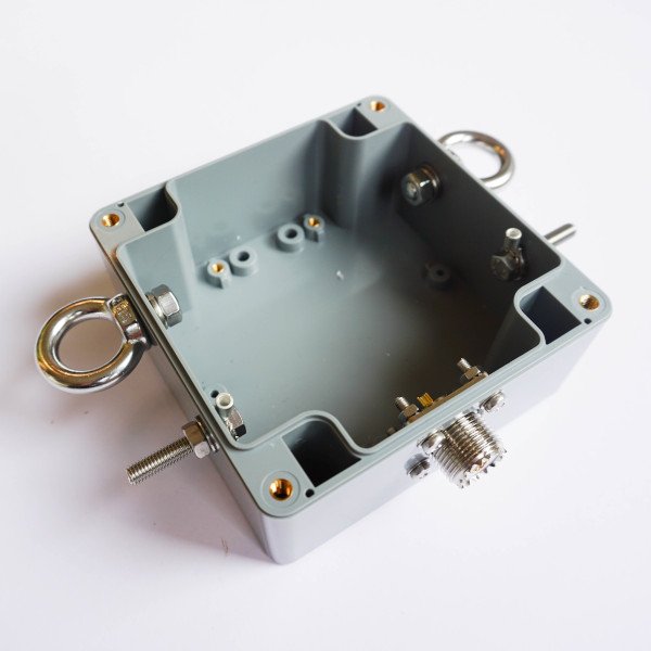 Manual BalUn 1:4 – 600 Watts para antena Off-Center-Fed (antena Windom) 2 Behuizing 1 2 BalUn 05 600X600