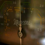 Medidor de rádio Marconi com escala de frequência em destaque