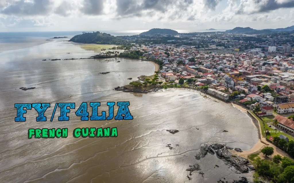 Vista aérea da Guiana Francesa com o texto FY/F4LJA destacado