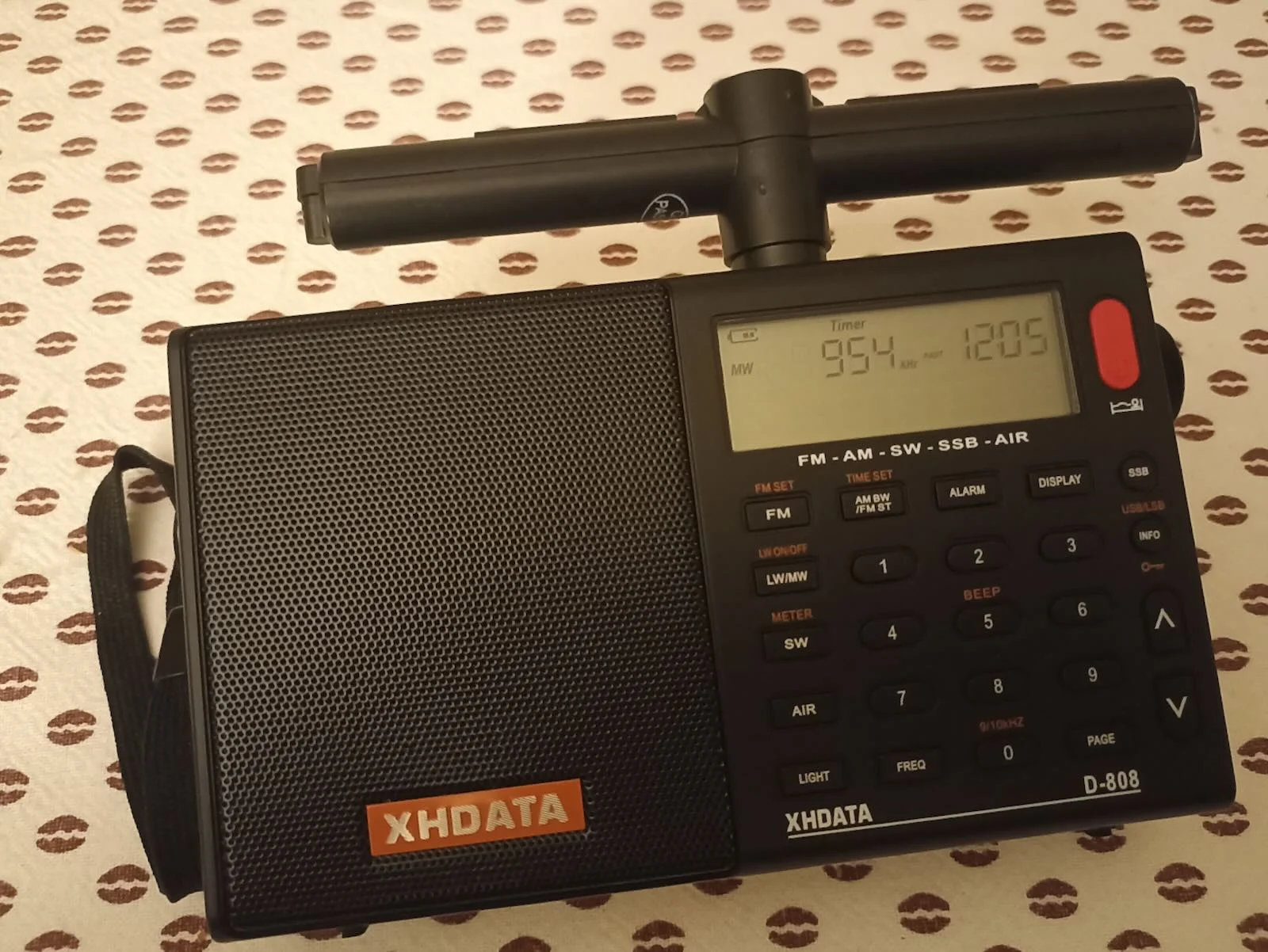 Como adicionar tomada externa para antena de ferrite no receptor XHDATA D-808: guia prático do mod de Alfredo (EA4IMN)