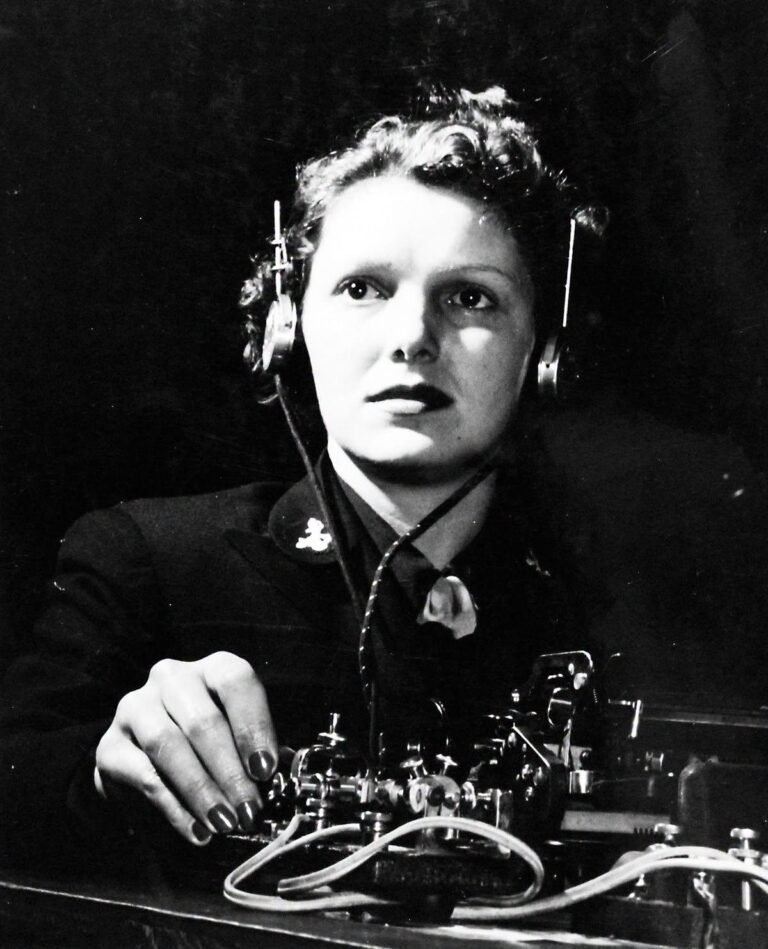 Como as Mulheres Transformaram a Radiotelegrafia Naval