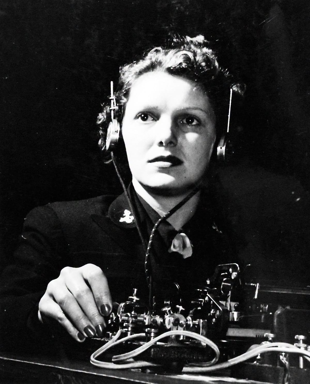Como as Mulheres Transformaram a Radiotelegrafia Naval